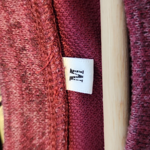 Maroon puffed sleeve top - Picture 8 of 8